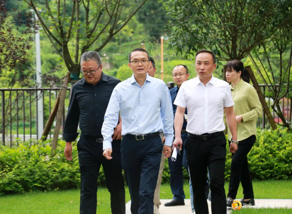 习水县县委书记、县直有关部门、九龙街道、杉王街道、东皇街道视察通盛·御河园项目